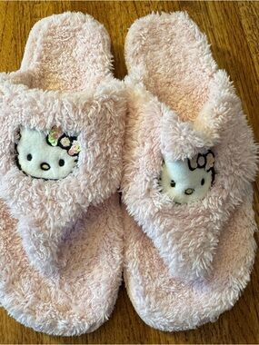 New Hello Kitty Pink Fuzzy Plush Slippers Women’s Size Large 9-10 Sequin Bow